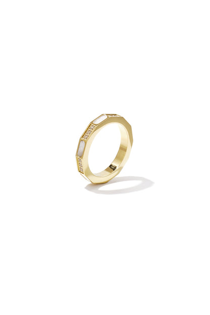 Bague angulaire ornée de pierres et de détails en nacre