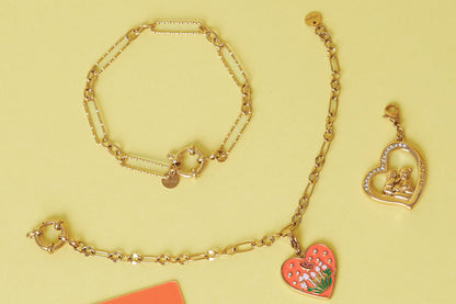 Bracelet avec fermoir frontal et maillons de formes variées